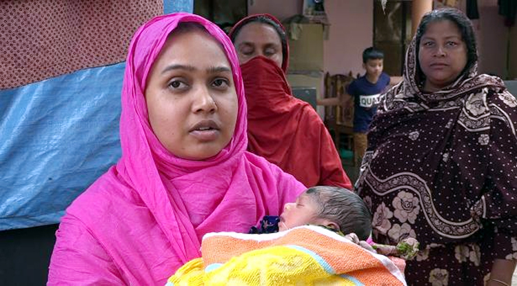 বৃষ্টির মধ্যে সড়কের পাশে নবজাতকের কান্না, ব্যাগের ভেতর ফুটফুটে কন্যা!