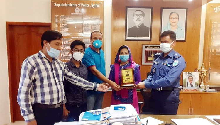 সিলেটে পুলিশ সুপারের মানবিক কাজের জন্য অনলাইন জার্নালিস্ট সোসাইটির সম্মাননা