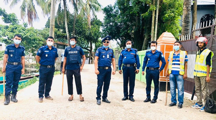 ছাতক পৌরসভাকে রেড জোন ঘোষনা, কঠোর অবস্থানে পুলিশ