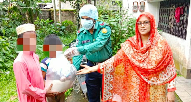 ইউসেপ ঘাসিটুলা স্কুলের শিক্ষার্থীদের মধ্যে মানবিক পুলিশ শফির খাদ্য সহায়তা