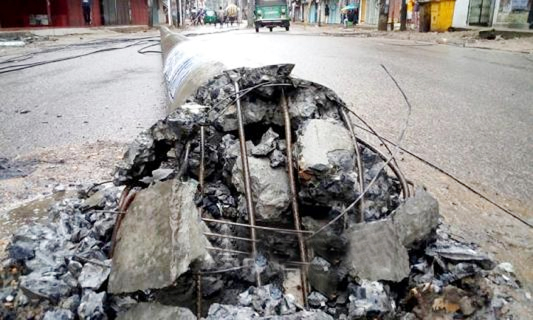 ‘নিম্নমানের কাজ’, বড় দুর্ঘটনা থেকে রক্ষা পেল নগরবাসী