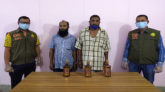নগরীর নয়াসড়ক থেকে ভারতীয় মদসহ আটক ২