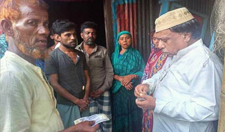 ছাতকে ঘূর্ণিঝড়ে ক্ষতিগ্রস্থ পরিবারের মধ্যে নগদ অর্থ বিতরণ