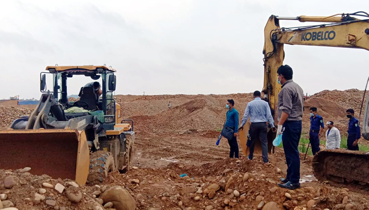 লোভাছড়ায় ইউএনও’র অভিযানে অর্ধ কোটি টাকার যন্ত্রপাতি ধ্বংস, ৬ জনকে জরিমানা
