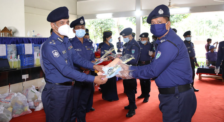 সিলেটে করোনা জয়ী ৫৮ পুলিশকে ফুল দিয়ে বরণ