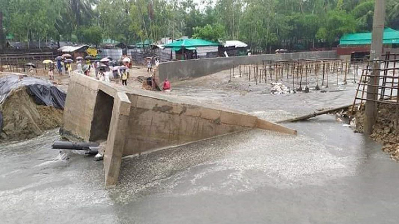 উদ্বোধনের আগেই বৃষ্টির পানিতে ভেসে গেল সেতু!