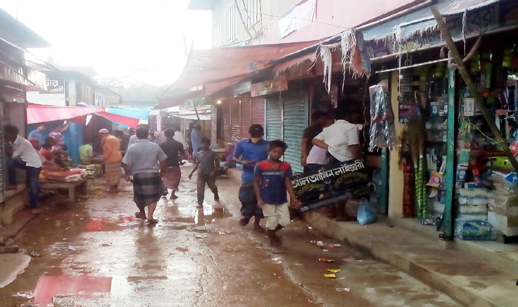 ছাতকে প্রতিদিন বাড়ছে আক্রান্ত, স্বাস্থ্যবিধি লঙ্ঘন করে দোকানপাট খোলছে মানুষ
