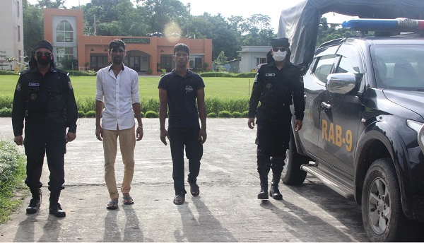 নগরীর জিন্দাবাজার থেকে ইয়াবাসহ আটক ২