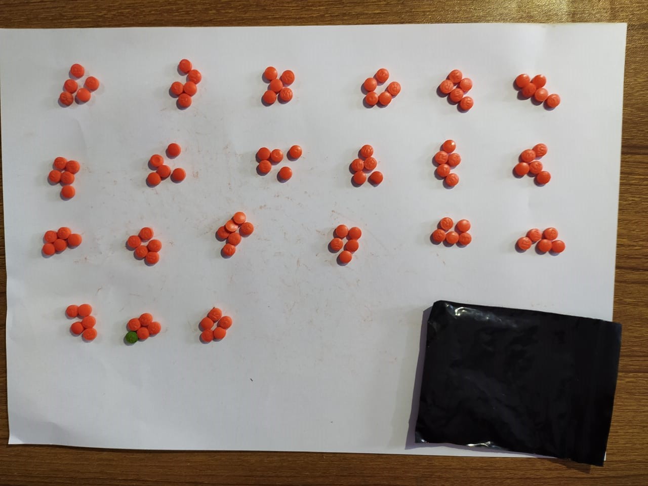 খাদিম থেকে ইয়াবাসহ যুবক আটক