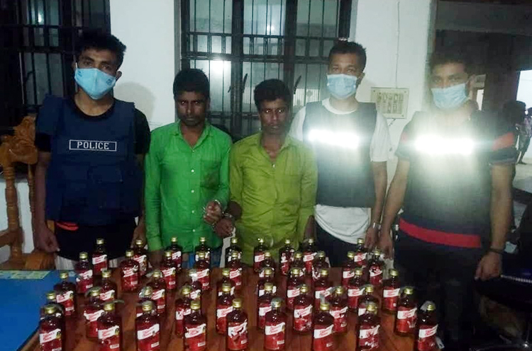 গোয়াইনঘাটে ৪৮ বোতল মদসহ দুই সহোদর আটক