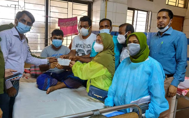 ক্যান্সার আক্রান্ত নার্সিং শিক্ষার্থীর পাশে দাঁড়ালো বিএনএ ওসমানী হাসপাতাল শাখা