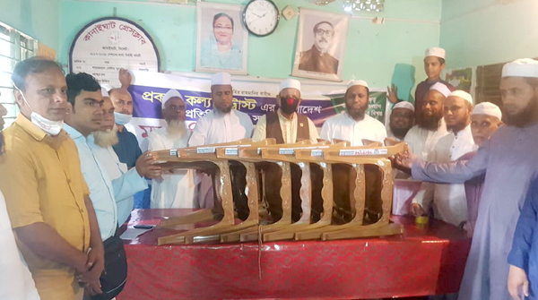 কানাইঘাট প্রেসক্লাবে প্রবাসী সংগঠনের চেয়ার প্রদান