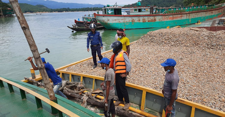 লোভাছড়া কোয়ারীতে ফের প্রশাসনের অভিযান কোটি টাকার যন্ত্রপাতি বিনষ্ট