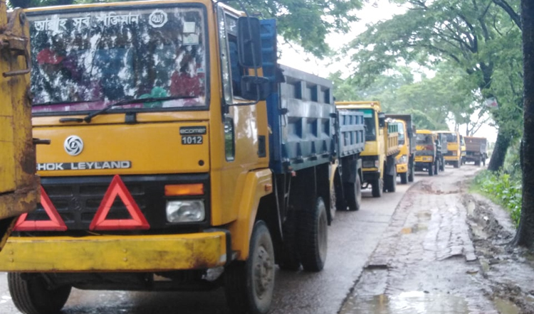 গোয়াইনঘাট সালুটিকর সড়কে যানজট আর ভোগান্তির শেষ নেই