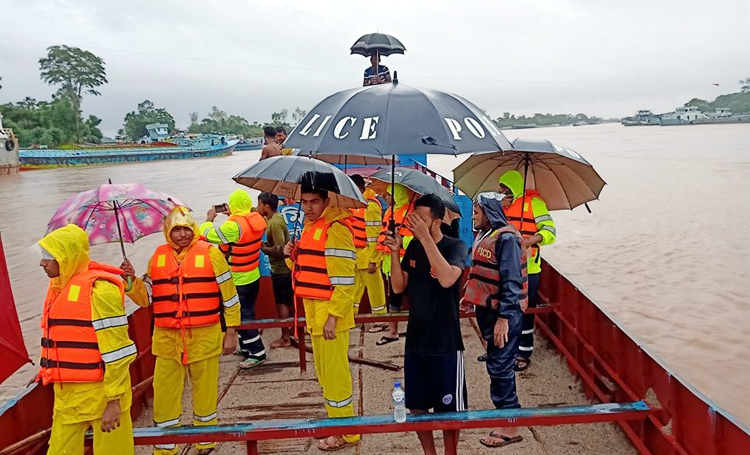 গোয়াইনঘাটে তৃতীয় দফা বন্যা, নৌকা ডুবিতে নিখোঁজ ২