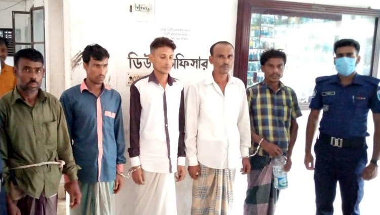 গোয়াইনঘাটে বিশেষ অভিযানে ভারতীয় মদ,ফেনসিডিল সহ গ্রেফতার ৪