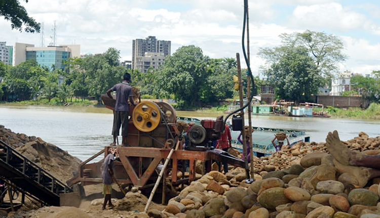 অবশেষে দক্ষিণ সুরমায় অবৈধ পাথর বাণিজ্যে অভিযান, কোটি টাকার মালামাল ধ্বংস