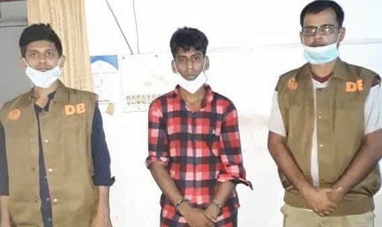 ডিবি পুলিশের অভিযানে গোয়াইনঘাট থেকে ইয়াবাসহ চিহ্নিত মাদক ব্যবসায়ী গ্রেফতার