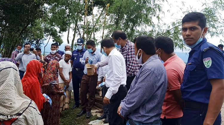 গোয়াইনঘাটে জেলা প্রশাসনের উদ্যোগে বর্ন্যা দূর্গত এলাকায় ত্রাণ সামগ্রী বিতরণ
