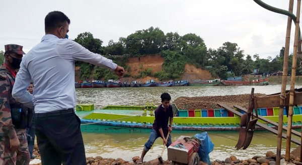 লোভাছড়া কোয়ারীতে টাস্কফোর্সের অভিযান : অর্ধকোটি টাকার যন্ত্রপাতি ধ্বংস