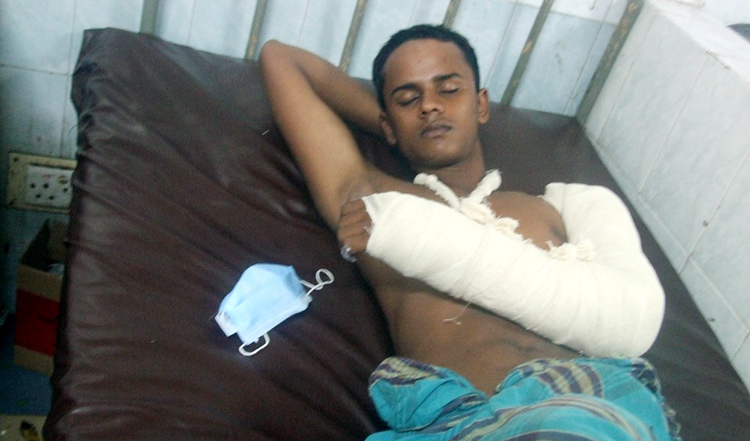 গোয়াইনঘাটে গরু চুরির অপবাদ দিয়ে স্কুল ছাত্রকে পিটিয়ে আহত