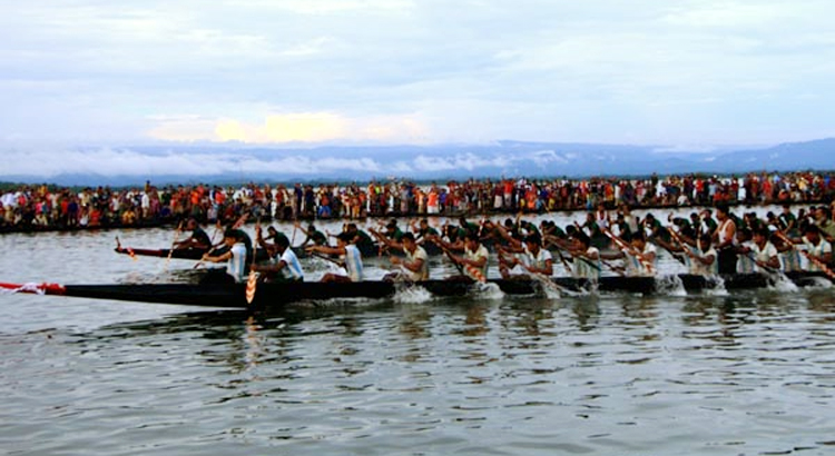 জৈন্তাপুরে ঐতিহ্যবাহী নৌকা বাইচ প্রতিযোগিতা সম্পন্ন