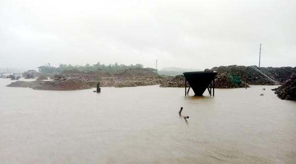 লোভাছড়া কোয়ারীতে ফের প্রশাসনের অভিযান, যন্ত্রপাতি ধ্বংস ও জরিমানা আদায়