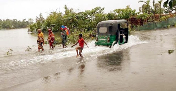 দিনে কমে রাতে বাড়ে এইতো বন্যার খেলা…