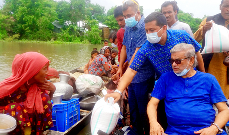 সুনামগঞ্জে বন্যার্তদের পাশে পরিকল্পনামন্ত্রী এম এ মান্নান