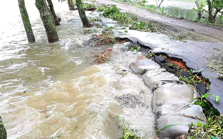 পানির উত্তাল ডেউয়ে জগন্নাথপুর-চিলাউড়া সড়কে ভাঙন
