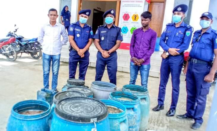 দক্ষিণ সুনামগঞ্জে ১১শ ৫ লিটার চোলাই মদসহ আটক ১