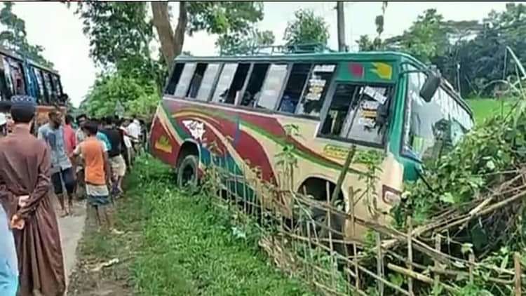 গোলাপগঞ্জে যাত্রীবাহী বাস খাদে, অল্পের জন্য রক্ষা