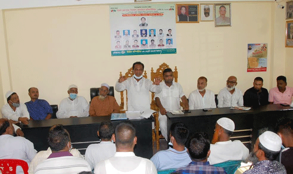 জৈন্তাপুরে বাঁশকল বসিয়ে চাঁদাবাজির প্রতিবাদে ট্রাক শ্রমিকদের প্রতিবাদ সভা