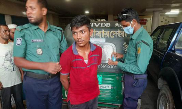 নগরীতে ছিনতাইকারী সন্দেহে অটোরিকশা চালক আটক