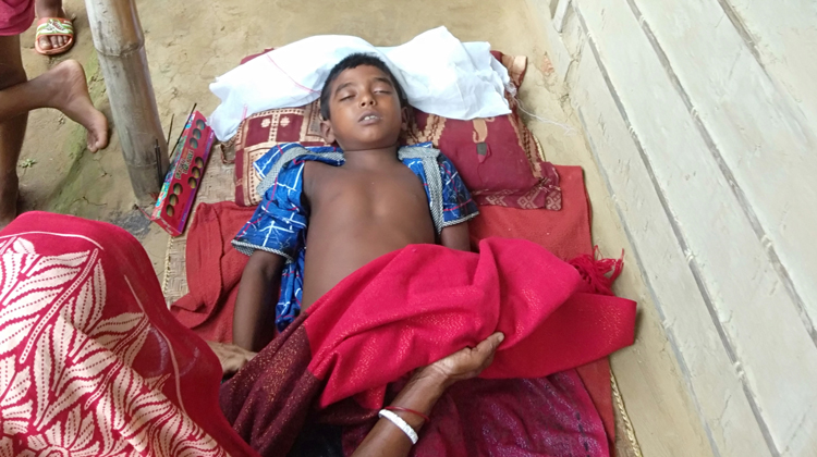 সাপের কাপড়ে মৃত শিশুকে নিয়ে কবিরাজদের কাণ্ড!