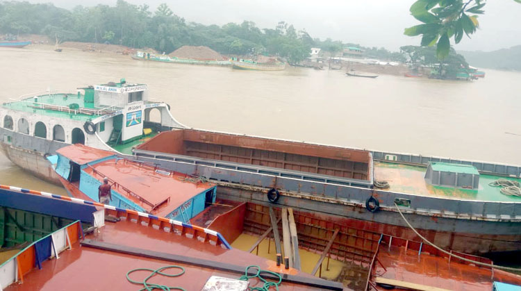 লোভাছড়া কোয়ারী থেকে আচম্কা পাথর পরিবহন শুরু