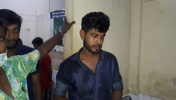 চলন্ত ট্রেনে তরুণীকে ধর্ষণ: শায়েস্তাগঞ্জ ষ্টেশনে থামতেই চিৎকার, যুবক অাটক