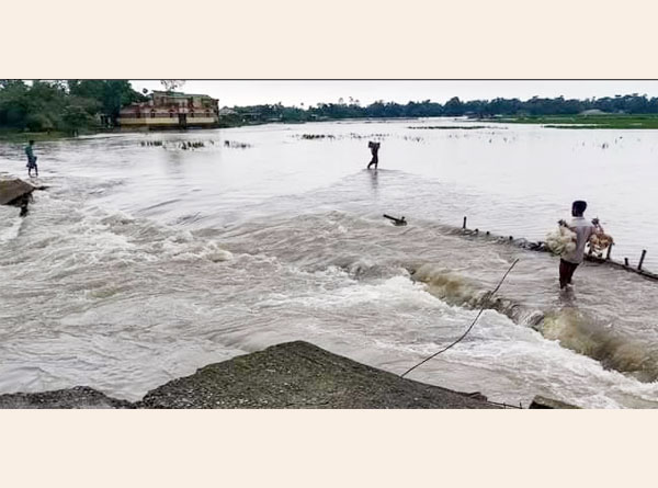 সুনামগঞ্জে সুরমা নদীর পানি বিপদসীমার উপরে