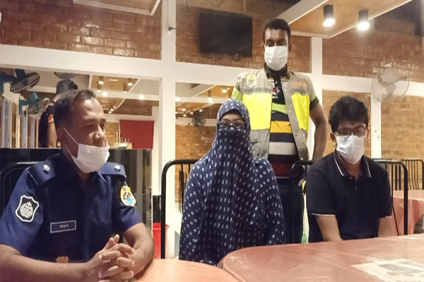 জাফলংয়ে পুলিশের সহায়তায় পর্যটকের টাকা উদ্ধার