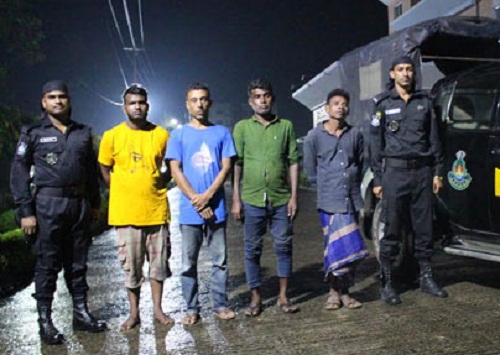 সিলেটে চা বাগানের ভেতরে জুয়া খেলার অভিযোগে আটক ৪