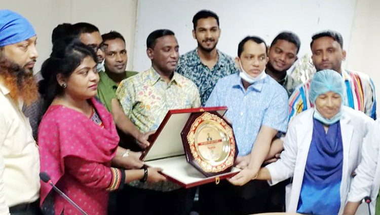 ঢাকা মেডিকেল কলেজ হাসপাতালের বিএনএ’র সভাপতিকে সংবর্ধনা