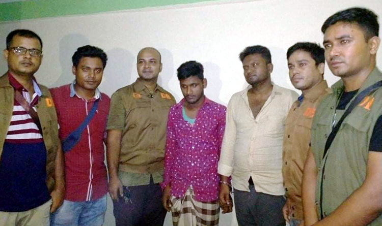 জাফলংয়ে ডিবি পুলিশের আভিযানে ৩শ পিছ ইয়াবাসহ আটক ২