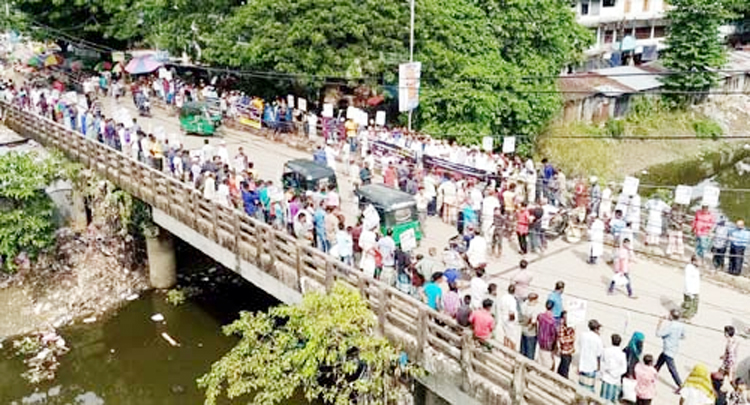 শিশু হত্যাকান্ড : খুনিদের গ্রেফতারের দাবিতে উত্তাল বিশ্বনাথের রাজ পথ
