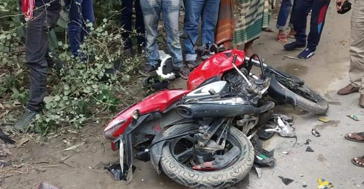 হবিগঞ্জে ট্রাক্টরের ধাক্কায় ৩ মোটরসাইকেল আরোহী নিহত