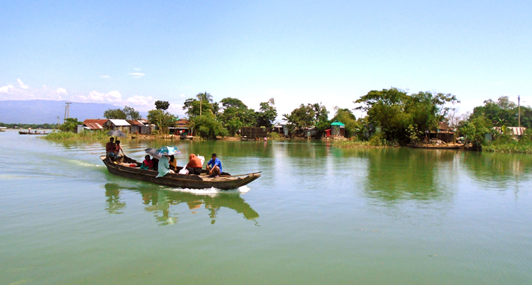লড়াই করে বেঁচে আছে, সুনামগঞ্জ হাওরাঞ্চলের লক্ষলক্ষ মানুষ