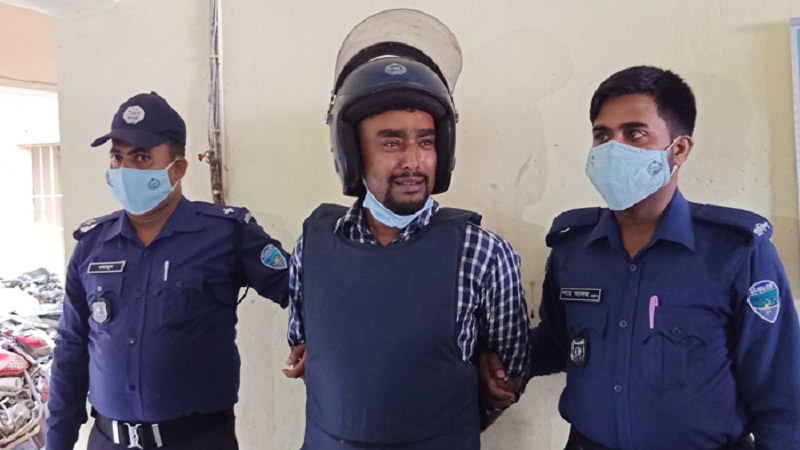 চাচীকে ধর্ষণ করে নগ্ন ছবি ধারণ, ভাতিজা গ্রেফতার