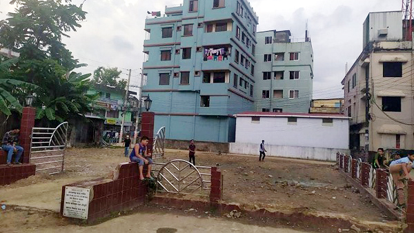 কোটি টাকার অপচয় করে পুকুর ভরাট করলো সিসিক