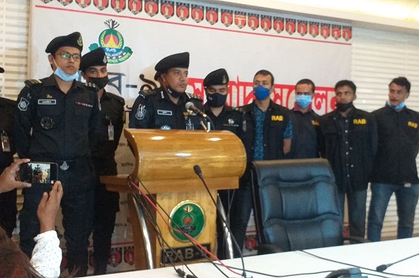 ‘সাকিব কালীপূজায় যাওয়ায় ক্ষুব্দ হন সাকিবের ‘অন্ধভক্ত’ মহসিন’