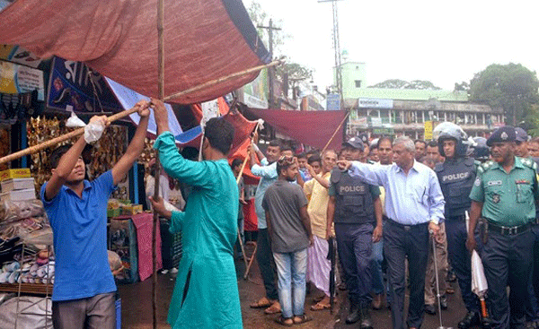 নগরীতে অবৈধভাবে রাস্তা দখল করে ব্যবসা করার দায়ে মামলা ও জরিমানা আদায়