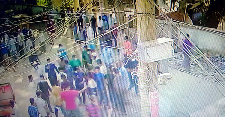 কানাইঘাট স্বাস্থ্য কমপ্লেক্সের সামনে দু’পক্ষের মধ্যে উত্তেজনা